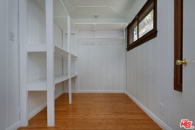 3682 Berry Drive, Studio City CA: https://media.crmls.org/mediaz/e40da1e4-64ab-4ebe-af85-f4f51c636d8d.jpg