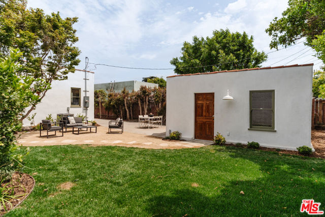 3029 S Norton Avenue, Los Angeles CA: https://media.crmls.org/mediaz/e40e193c-fe29-4cb6-903d-5b5952b6459a.jpg
