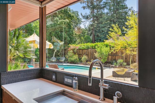 232 Clyde Dr, Walnut Creek CA: https://media.crmls.org/mediaz/e40e4d41-9005-4ebe-ae9d-38232505f65f.jpg