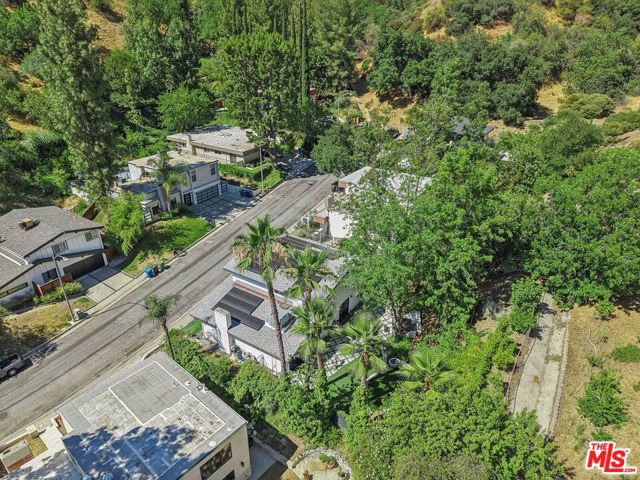 17149 Clemons Drive, Encino CA: https://media.crmls.org/mediaz/e40e5007-d05c-4d16-a521-f662cd11b9b2.jpg