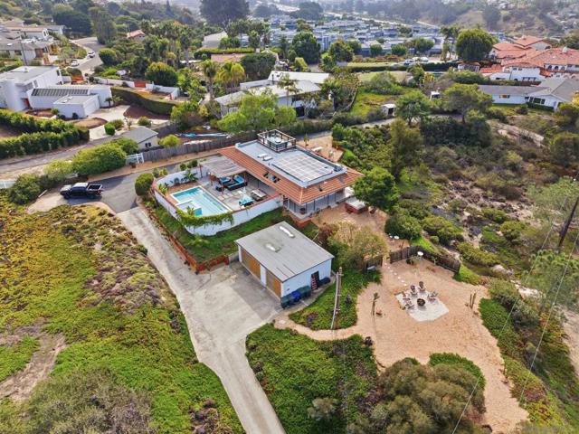 1047 Highland Dr, Del Mar CA: https://media.crmls.org/mediaz/e40e7e28-c6e7-4786-a2df-da220ffe05fb.jpg