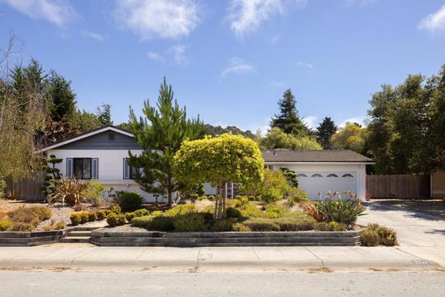 2161 Trapani Circle, Monterey CA: https://media.crmls.org/mediaz/e40f9d1c-f1b4-4723-9fc4-e5a2efe65ae3.jpg