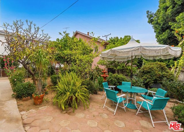 1266 N Flores Street, West Hollywood CA: https://media.crmls.org/mediaz/e40f9df9-4bb7-4d07-94f1-15e18115878b.jpg