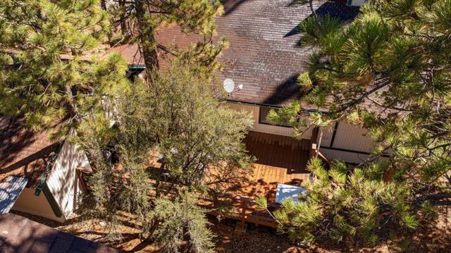 1093 Snow Ridge Road, Big Bear CA: https://media.crmls.org/mediaz/e40fd4d8-2ca0-41df-b848-1dd6e3892e7c.jpg
