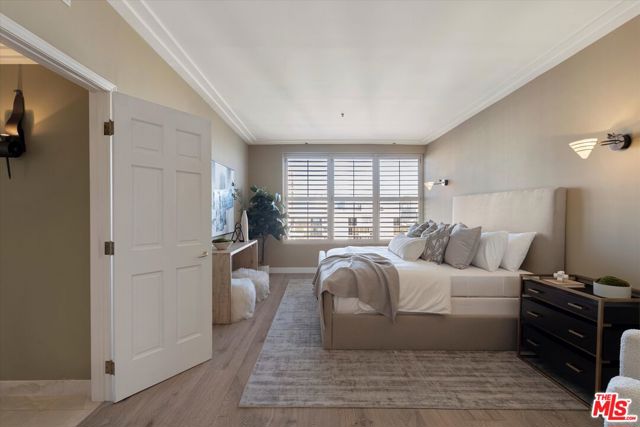 10724 Wilshire Boulevard, Los Angeles CA: https://media.crmls.org/mediaz/e40fdc35-ea70-4093-91e8-765a0f5e9ca6.jpg