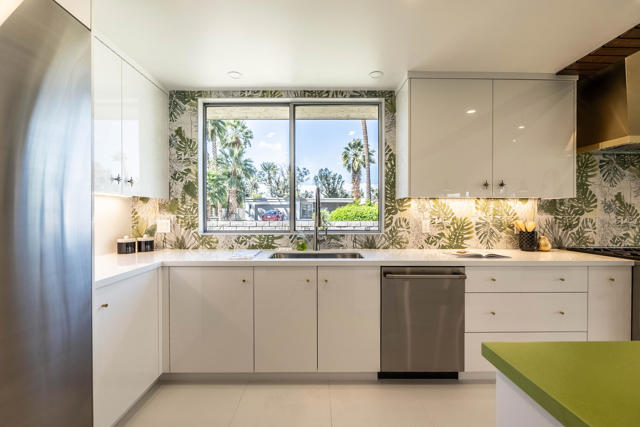 76670 Lark Lane, Indian Wells CA: https://media.crmls.org/mediaz/e41034cd-b40c-48a5-9980-a6bd3cbf764f.jpg