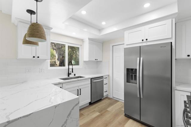1217 Monte Vista Dr, Vista CA: https://media.crmls.org/mediaz/e4104317-e172-4fa2-b19a-3d94442fab8f.jpg