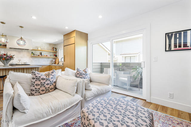 Detail Gallery Image 12 of 28 For 14 Bermuda Ct, Manhattan Beach,  CA 90266 - 2 Beds | 2/1 Baths