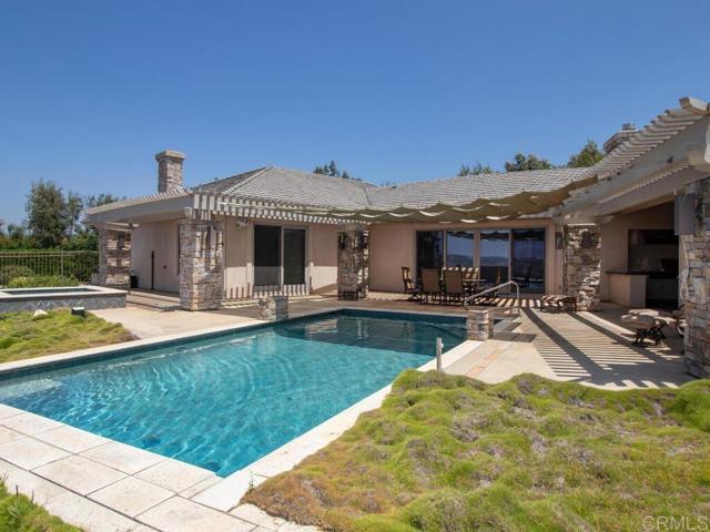 6095 Lake Vista Drive, Bonsall CA: https://media.crmls.org/mediaz/e410bf09-4c46-4752-b195-944109ca624a.jpg