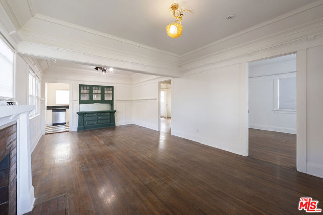 669 W Sepulveda Street, San Pedro CA: https://media.crmls.org/mediaz/e410cbe9-1f00-4e5d-8897-681d150dd4d7.jpg