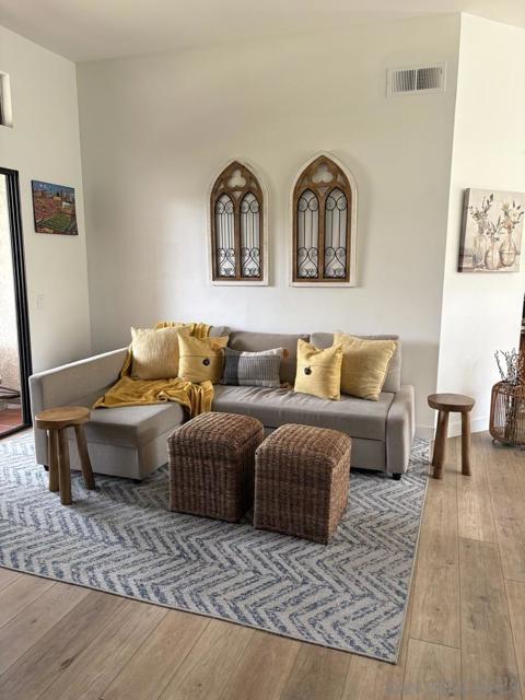 3514 Somerset Way, Carlsbad CA: https://media.crmls.org/mediaz/e4112abc-0586-491f-a116-8ece4a3b9b60.jpg