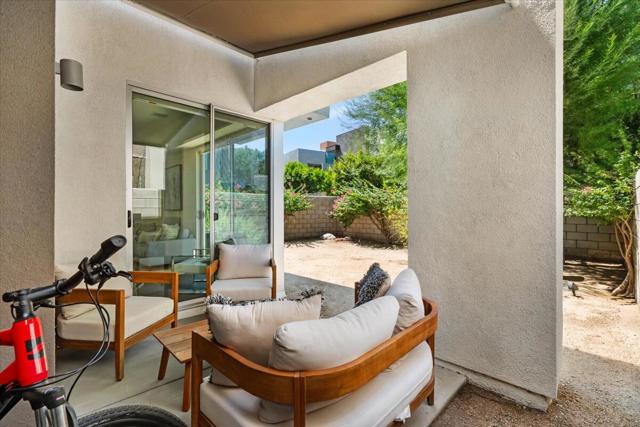 252 Breeze Loop, Palm Springs CA: https://media.crmls.org/mediaz/e412f9d7-455b-4dbc-9ff9-2cc7d851b45e.jpg