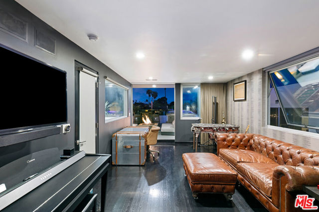 1430 Abbot Kinney Boulevard, Venice CA: https://media.crmls.org/mediaz/e41305c1-4a41-4c79-8cd5-1eac2e85ffa4.jpg