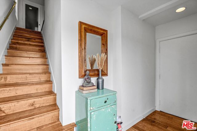 4105 Pacific Avenue, Marina del Rey CA: https://media.crmls.org/mediaz/e4132b31-f56e-4c8d-9aa9-208cb7bdbb9f.jpg