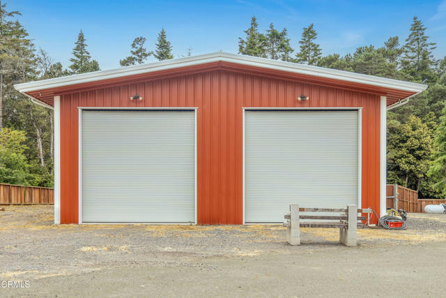 32500 Gibney Lane, Fort Bragg CA: https://media.crmls.org/mediaz/e413dec7-df43-4183-a757-5b112a6bd95f.jpg