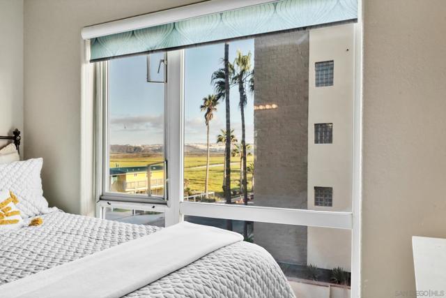 1362 Seacoast Dr, Imperial Beach CA: https://media.crmls.org/mediaz/e413f562-5073-45e0-a285-6a946b0aa1f3.jpg