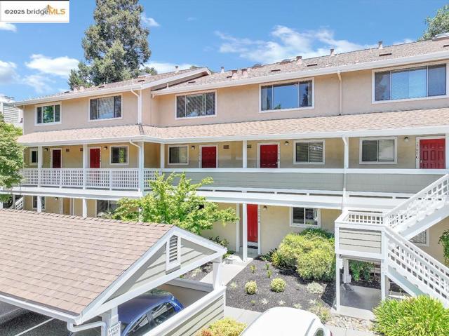 2587 Oak Rd, Walnut Creek CA: https://media.crmls.org/mediaz/e414225c-e05a-4662-8a9c-5a3af7b43b7f.jpg