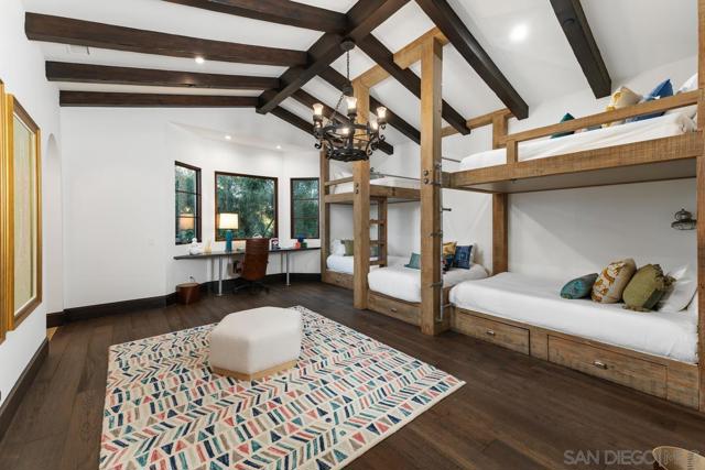 16304 Via De Santa Fe, Rancho Santa Fe CA: https://media.crmls.org/mediaz/e4144c7b-c7a2-4db1-af16-15cbae2e9565.jpg