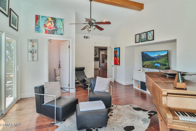 1117 Woodridge Avenue, Thousand Oaks CA: https://media.crmls.org/mediaz/e4160dd1-311c-4401-a633-af0562332d37.jpg