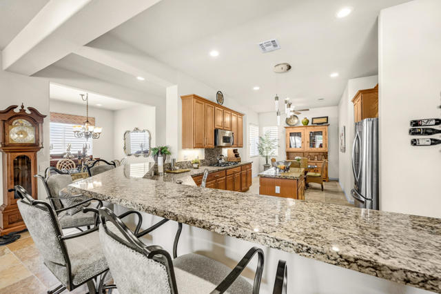 81554 Avenida Sombra, Indio CA: https://media.crmls.org/mediaz/e416ec31-8c4e-4f20-b102-098bb3fb4ab9.jpg