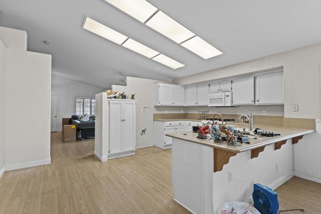 39493 Diego dr, Temecula CA: https://media.crmls.org/mediaz/e4170523-7641-4e48-a6d3-a02934cab6e4.jpg