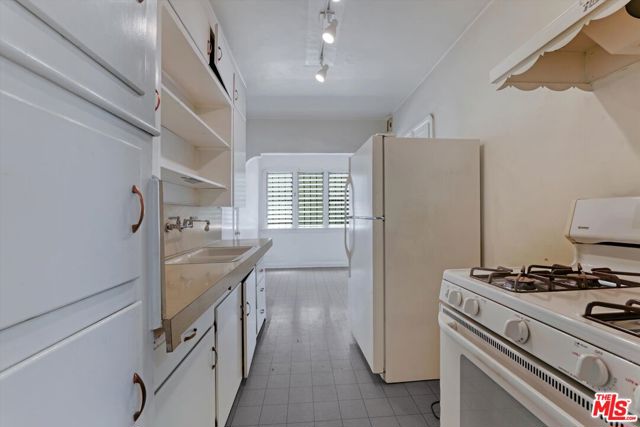 2461 McCready Avenue, Los Angeles CA: https://media.crmls.org/mediaz/e4173a61-5dd9-4b9a-86b6-e730bf859eaa.jpg