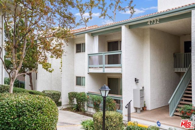 4732 Park Granada, Calabasas CA: https://media.crmls.org/mediaz/e41773d2-d5c4-427c-8854-f7dfd3fd6ec1.jpg
