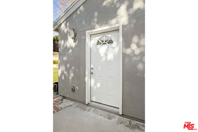 11855 Tiara Street, Valley Village CA: https://media.crmls.org/mediaz/e417f269-998f-4e5e-a1c6-789ecd2506a1.jpg