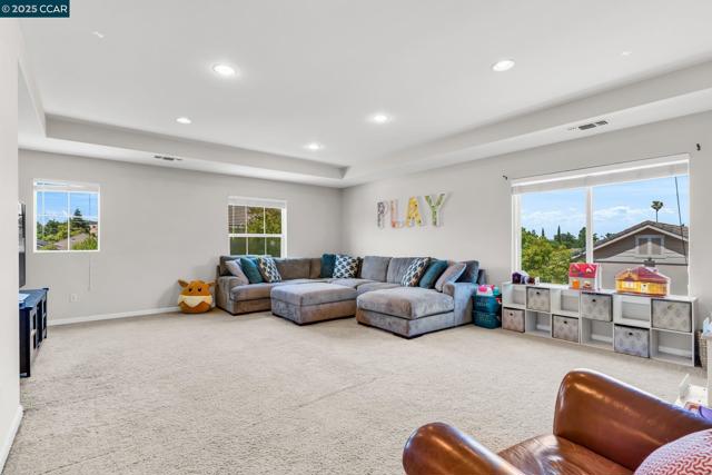 1731 Palmer Dr, Concord CA: https://media.crmls.org/mediaz/e417f2e7-5702-497d-93e3-7366a5b65cf2.jpg