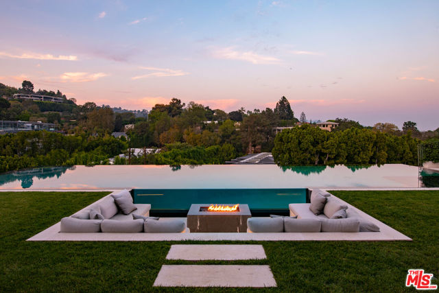 642 Perugia Way, Los Angeles CA: https://media.crmls.org/mediaz/e418d0ae-c973-4bfb-834f-a9807a0c478a.jpg