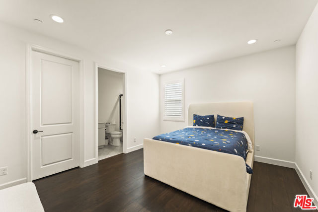 11767 Toyon Drive, Chatsworth CA: https://media.crmls.org/mediaz/e41902c7-a77b-443e-b98b-ca0006c3ff61.jpg