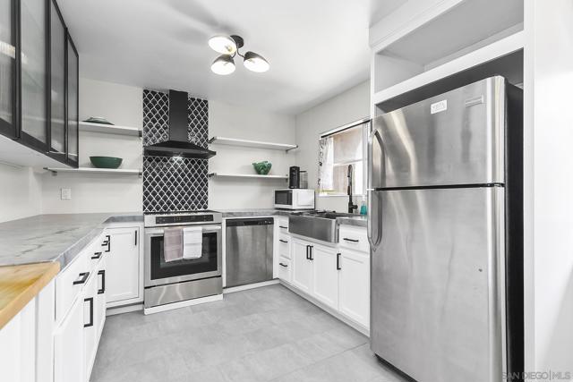 2510 Clairemont Dr, San Diego CA: https://media.crmls.org/mediaz/e4197747-fda8-45b3-9125-32d22186e842.jpg
