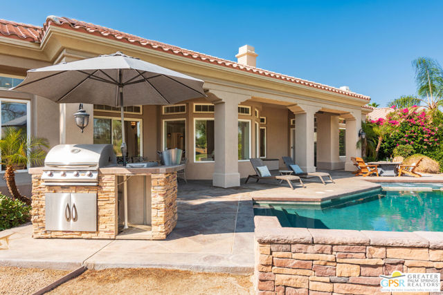 45 Vista Encantada, Rancho Mirage CA: https://media.crmls.org/mediaz/e419d2dd-2f3c-400d-8846-b452e6289529.jpg