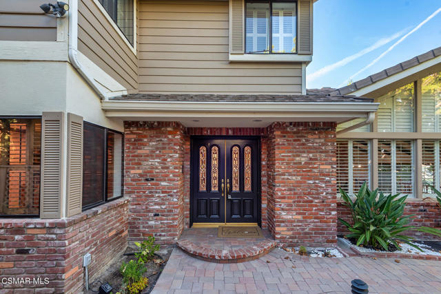 1275 Westwind Circle, Westlake Village CA: https://media.crmls.org/mediaz/e41a382a-8d7b-4548-a933-5da2178ea473.jpg