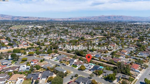7574 Birkdale Dr, Newark CA: https://media.crmls.org/mediaz/e41aa7a0-a77b-4924-96c9-356be0040c19.jpg