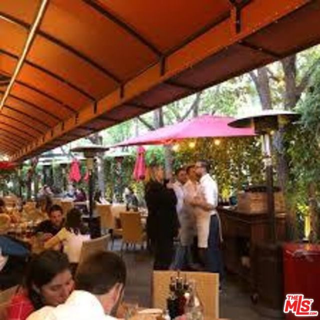 2121 James M Wood Boulevard, Los Angeles CA: https://media.crmls.org/mediaz/e41b12e5-bd10-4e9b-b410-2a474678486e.jpg