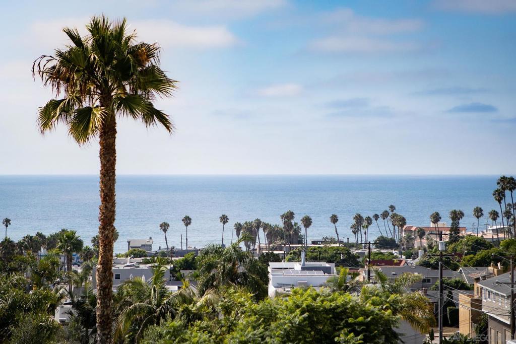 https://media.crmls.org/mediaz/e41b74d8-b7ef-4664-9bdf-d4471eb0c10f.jpg?preset=X-Large