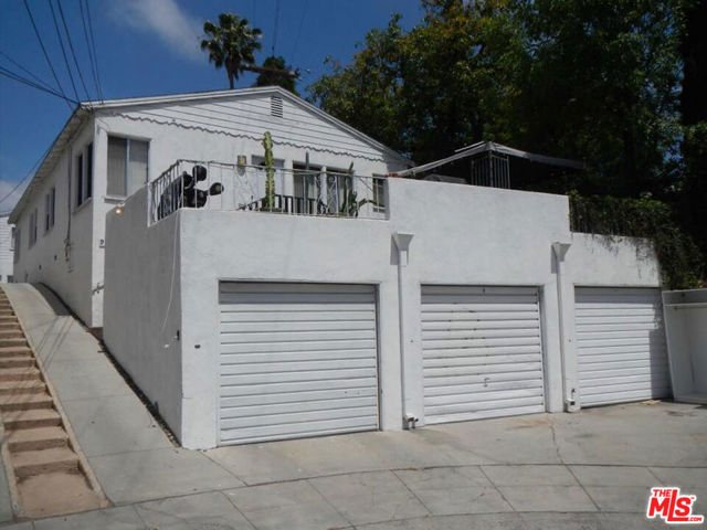 975 Lucile Avenue, Los Angeles CA: https://media.crmls.org/mediaz/e41bb9fc-51bf-4f47-b2f5-35144118a4dd.jpg
