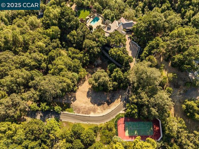 1177 Estates Dr, Lafayette CA: https://media.crmls.org/mediaz/e41bc444-bbbc-487c-b6d9-87911cd964e8.jpg