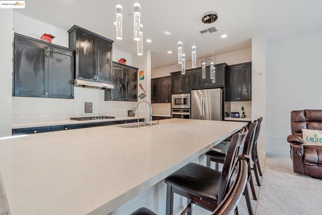 2281 Garden Farms Ave, Lathrop CA: https://media.crmls.org/mediaz/e41c46dc-6380-467a-b275-d07fc7a312f5.jpg