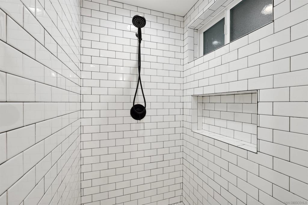 https://media.crmls.org/mediaz/e41cd4b5-1064-45bd-a2ce-a2b7cb66363f.jpg?preset=X-Large