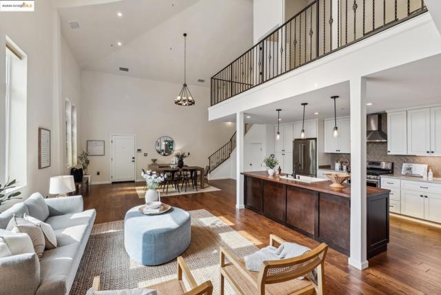 6300 Shattuck Ave, Oakland CA: https://media.crmls.org/mediaz/e41ce6ab-0be9-4b92-8b61-021e460ba495.jpg