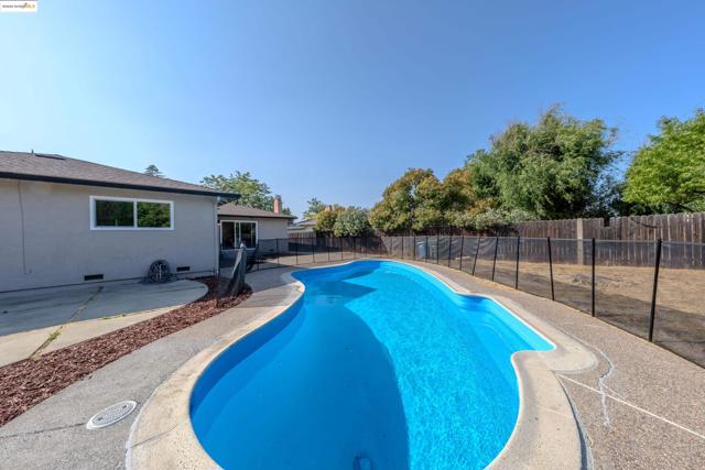 3354 S Francisco Way, Antioch CA: https://media.crmls.org/mediaz/e41d52a3-8311-44bc-99a5-7299f0bfecbc.jpg
