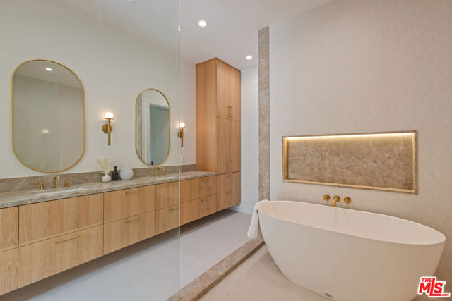 5110 Orange Place, Los Angeles CA: https://media.crmls.org/mediaz/e41d5a1d-e9e9-4e99-a322-1e51374b39e2.jpg