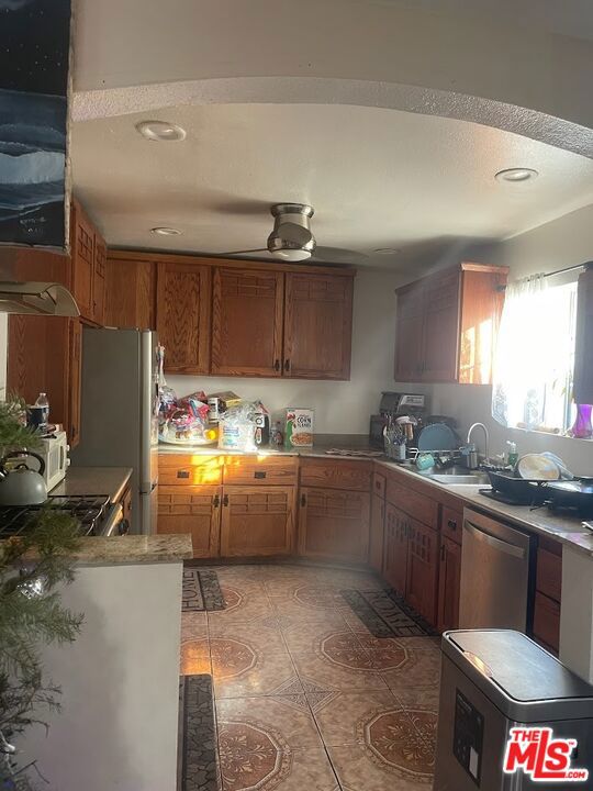 6908 Geyser Avenue, Reseda CA: https://media.crmls.org/mediaz/e41d8d50-25a9-4cb7-88c0-f50003019fa3.jpg