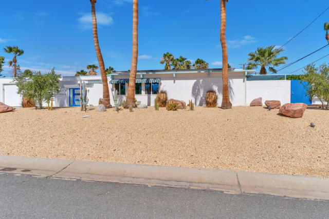 600 E Alexander Way, Palm Springs CA: https://media.crmls.org/mediaz/e41df859-4c35-4fc8-ae83-7efa4120efad.jpg
