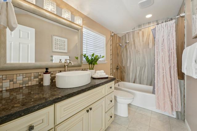 108 Kingswood Cir, Danville CA: https://media.crmls.org/mediaz/e41f1e4b-1c00-45f2-8e07-6287dfde1812.jpg