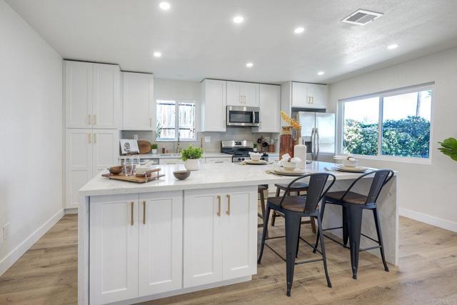 Detail Gallery Image 12 of 33 For 1350 Marabou Ln, Vista,  CA 92083 - 3 Beds | 2 Baths