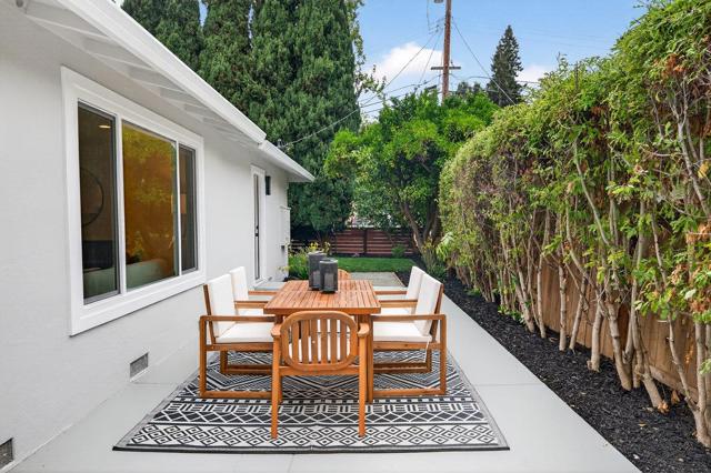 430 Gilbert Avenue, Menlo Park CA: https://media.crmls.org/mediaz/e41f95d4-915d-45eb-a654-46fd6c222f25.jpg