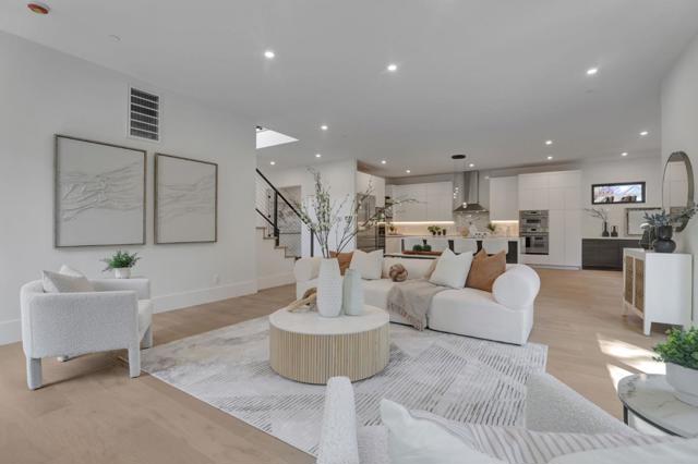 546 9th Avenue, Menlo Park CA: https://media.crmls.org/mediaz/e41fd946-fdd7-4ecf-8086-09e943365bba.jpg